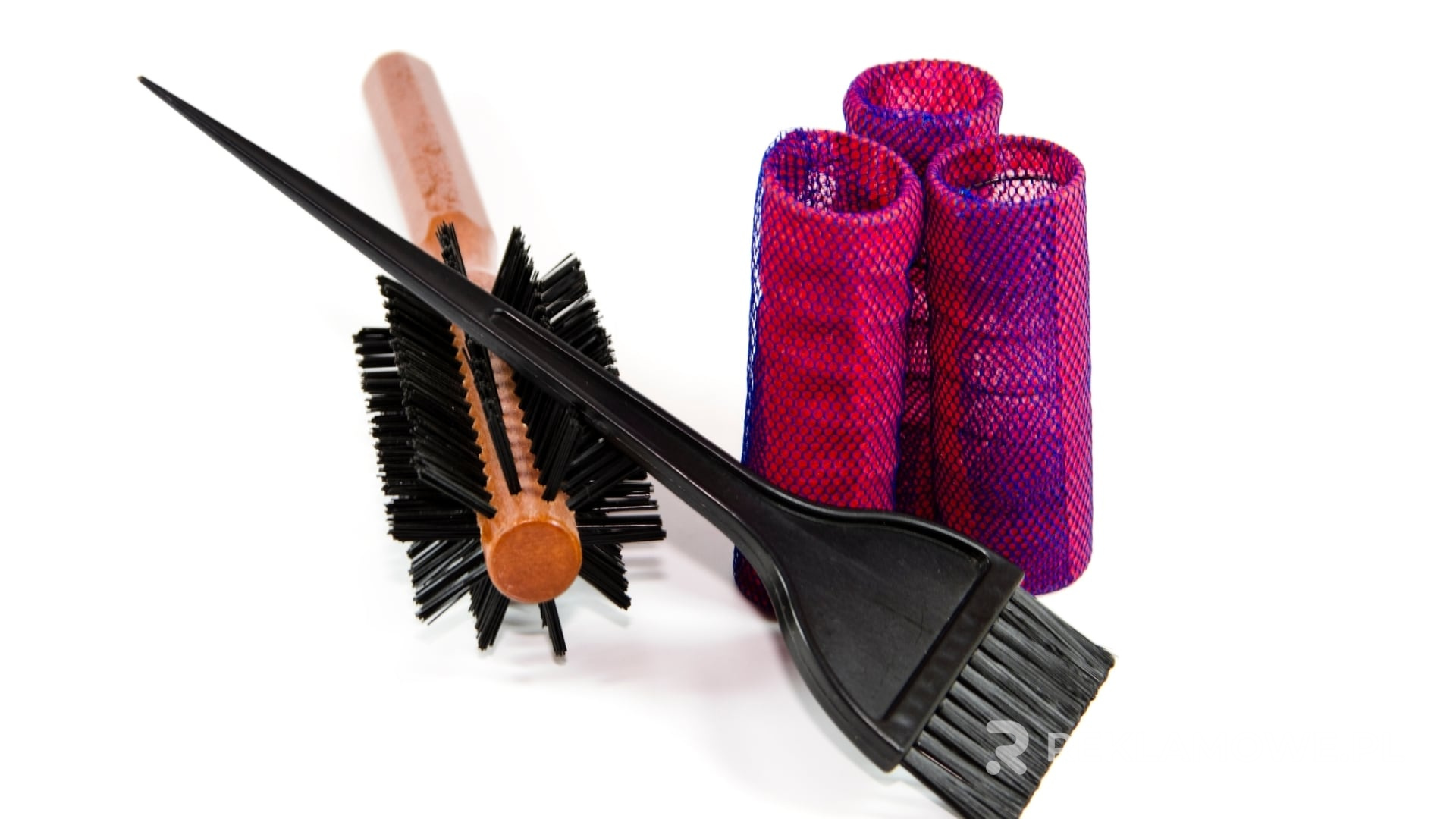 Szczotki reklamowe na tle stołu