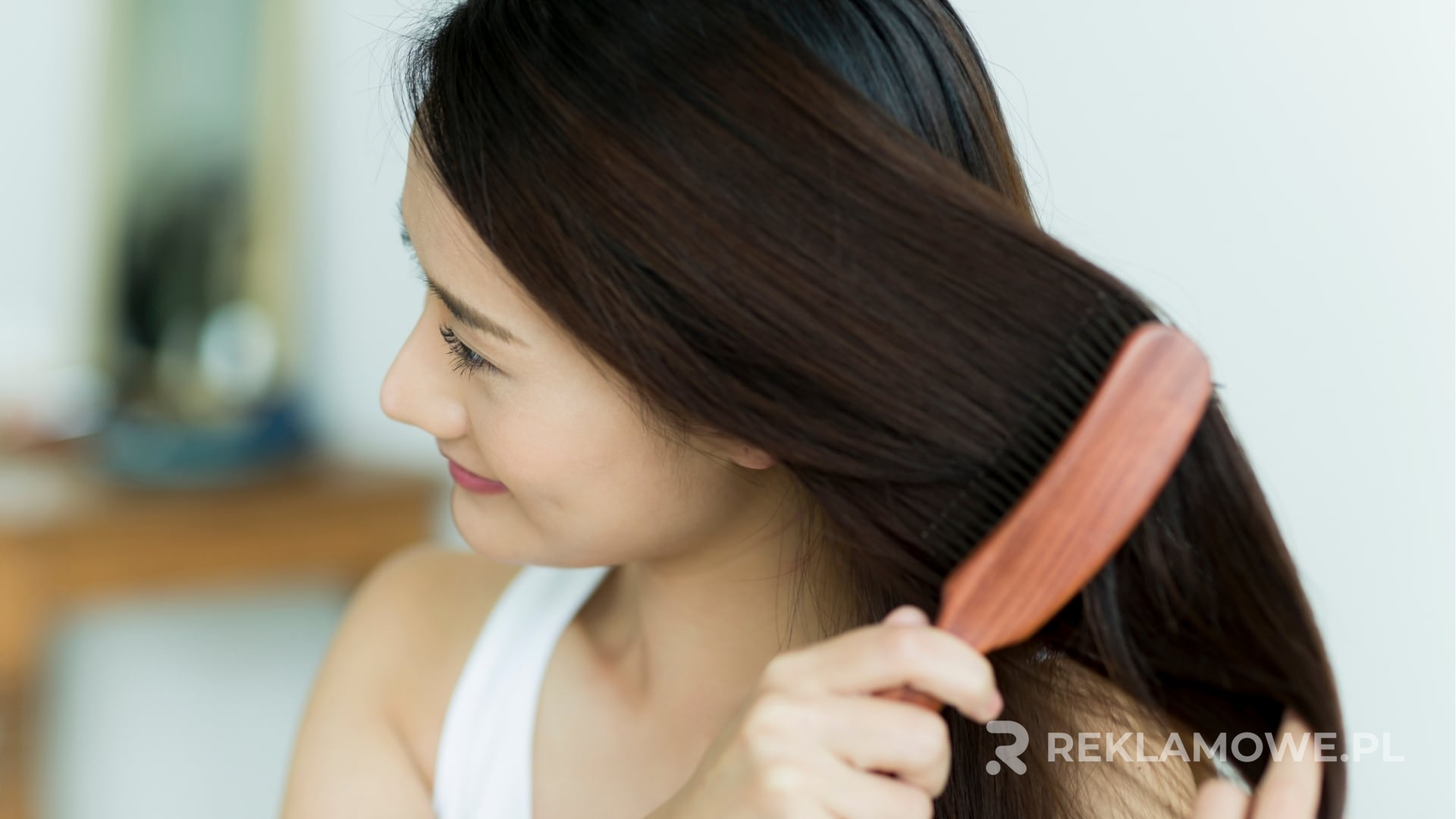 Szczotki reklamowe na stoisku targowym